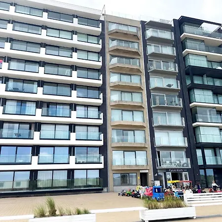 In Near Sandy Beaches, Cleaning Included Apartamento